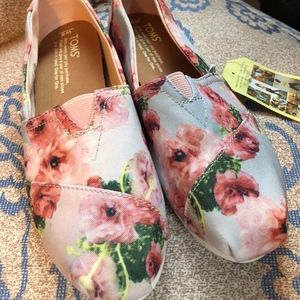 Rose Printed Toms